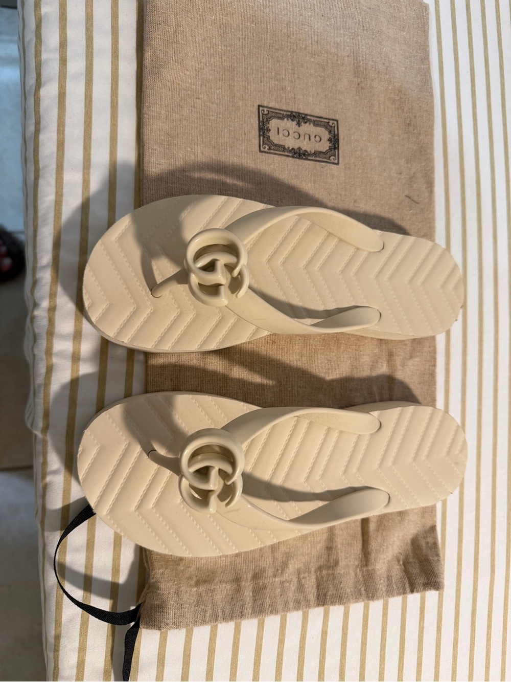 Gucci Cream/Beige Logo Flip Flop Sandals